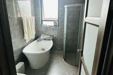 Forest City Golf Resort, Gelang Petah