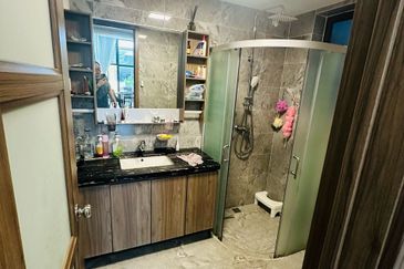 Forest City Golf Resort, Gelang Petah