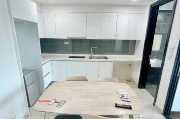 Almas Suites @ Puteri Harbour