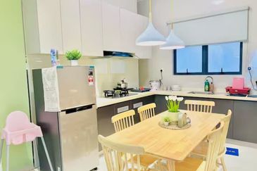 Baypoint @ Country Garden Danga Bay