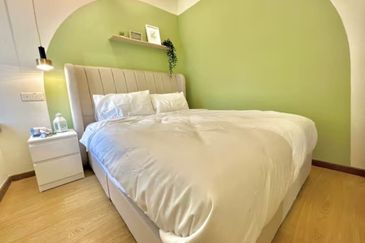 Baypoint @ Country Garden Danga Bay