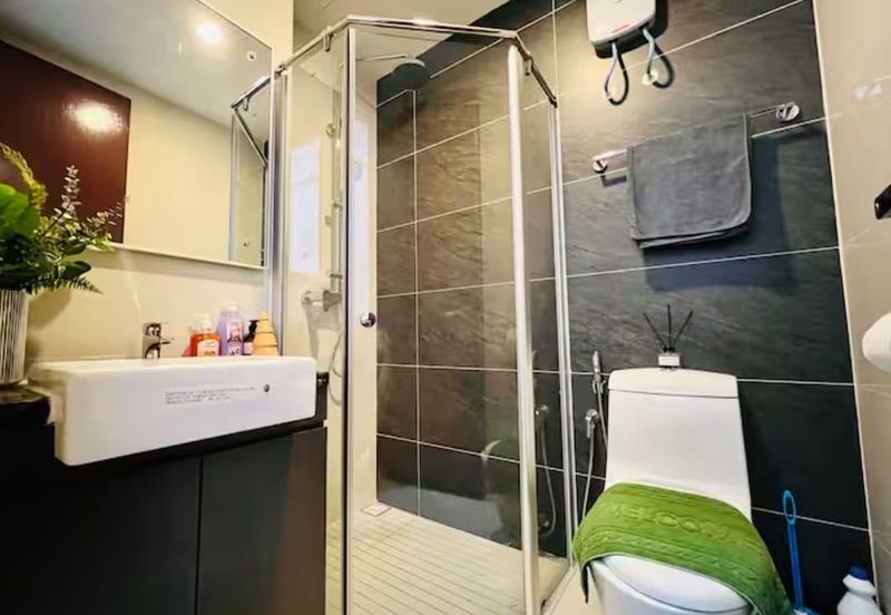 Baypoint @ Country Garden Danga Bay