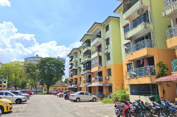 Lily & Jasmine Apartment