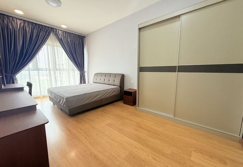 Baypoint @ Country Garden Danga Bay