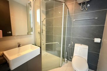 Baypoint @ Country Garden Danga Bay