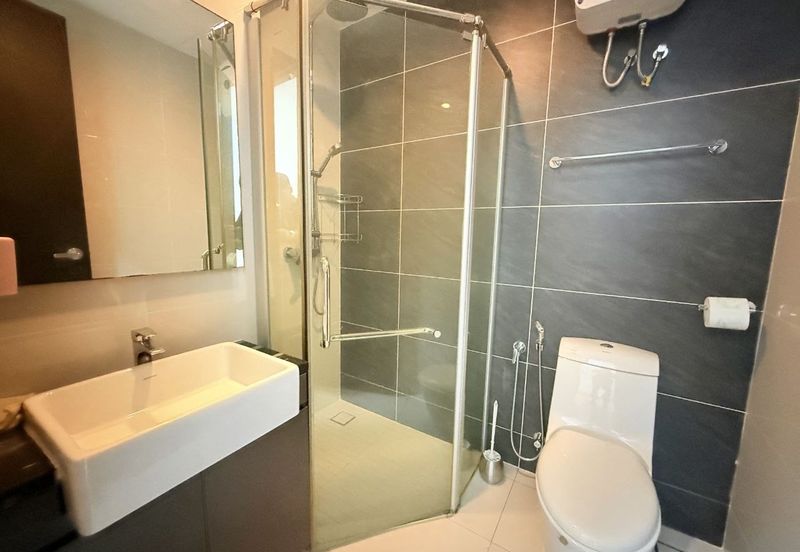 Baypoint @ Country Garden Danga Bay