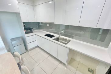 Almas Suites @ Puteri Harbour