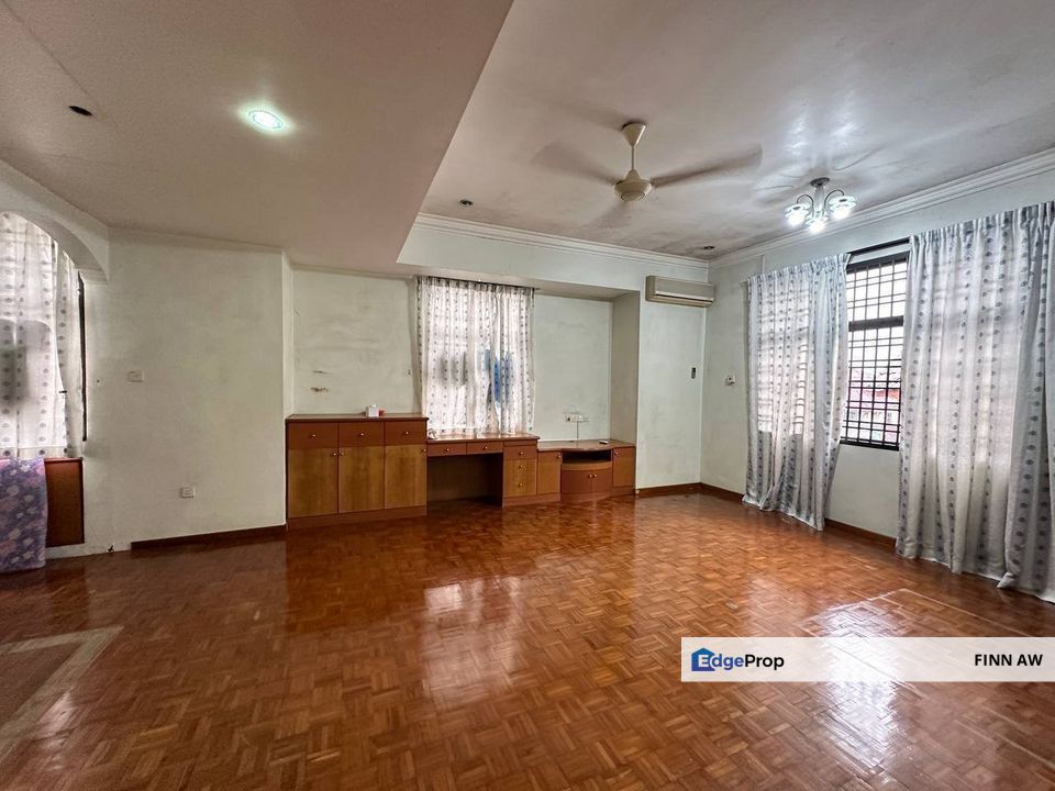 Taman universiti 2.5 Storey Semi-D House For Sale, Johor, Skudai