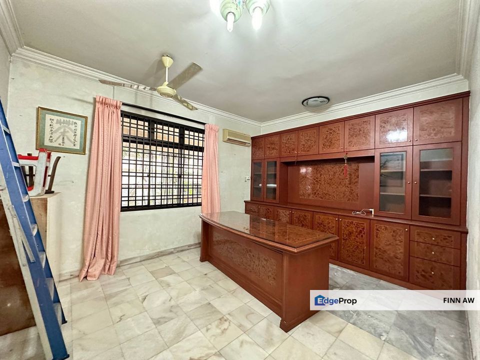 Taman universiti 2.5 Storey Semi-D House For Sale, Johor, Skudai