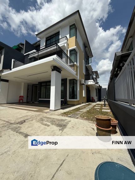 Partially Furnished Skudai Indah 2.5 Storey Cluster House For Sale, Johor, Skudai