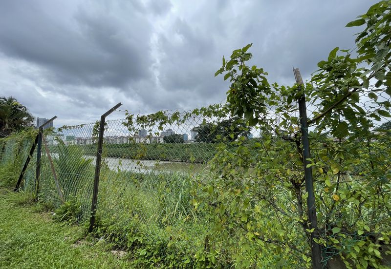 Industrial land with warehouse Puchong for sale