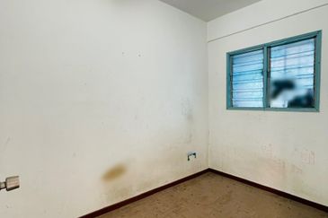 Dahlia Apartment, Putra Perdana