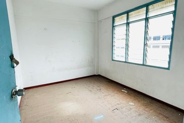 Dahlia Apartment, Putra Perdana