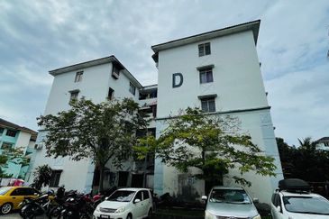 Dahlia Apartment, Putra Perdana
