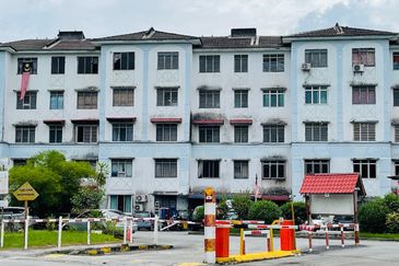 Dahlia Apartment, Putra Perdana