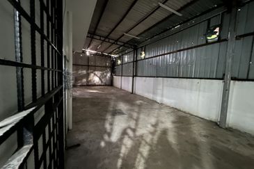 Bungalow Shop Jalan Profesor Diraja Ungku Aziz, PJS11 Petaling Jaya for Rent