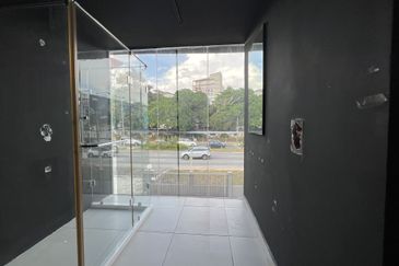 Bungalow Shop Jalan Profesor Diraja Ungku Aziz, PJS11 Petaling Jaya for Rent