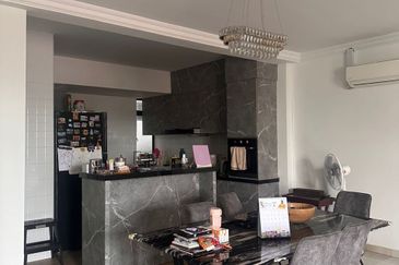 Aloha Tower Condominium