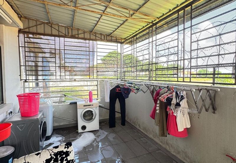 Maple Red, Adda Heights