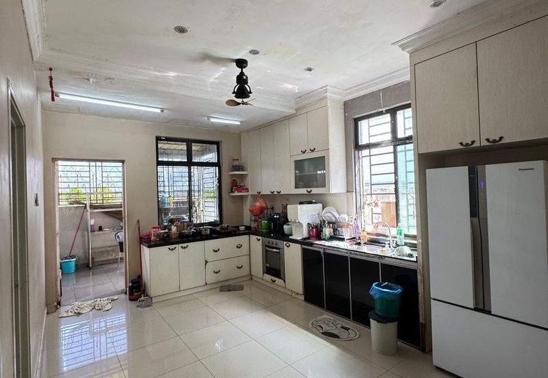 Maple Red, Adda Heights