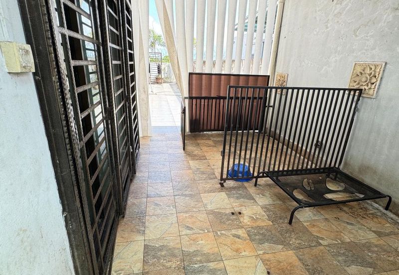 Maple Red, Adda Heights