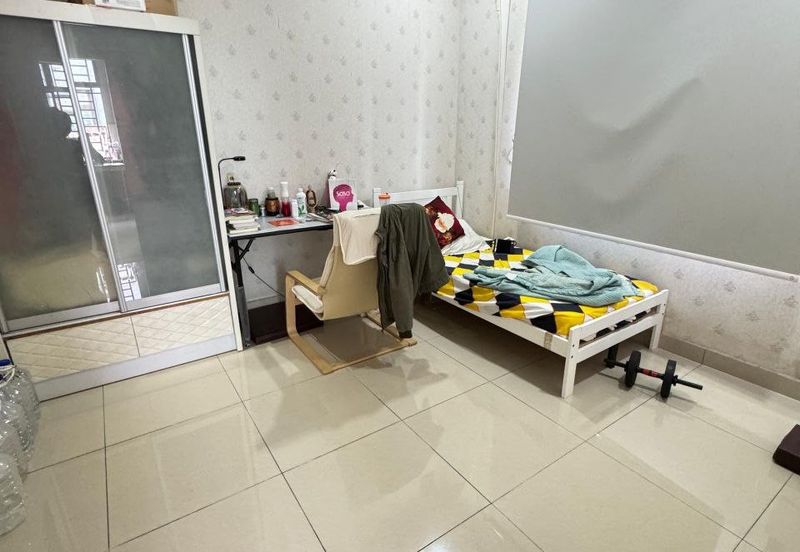 Maple Red, Adda Heights