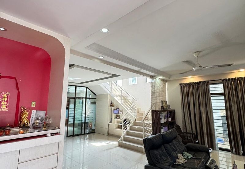 Maple Red, Adda Heights