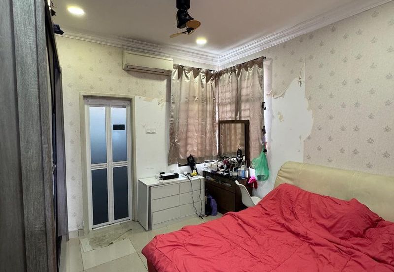 Maple Red, Adda Heights