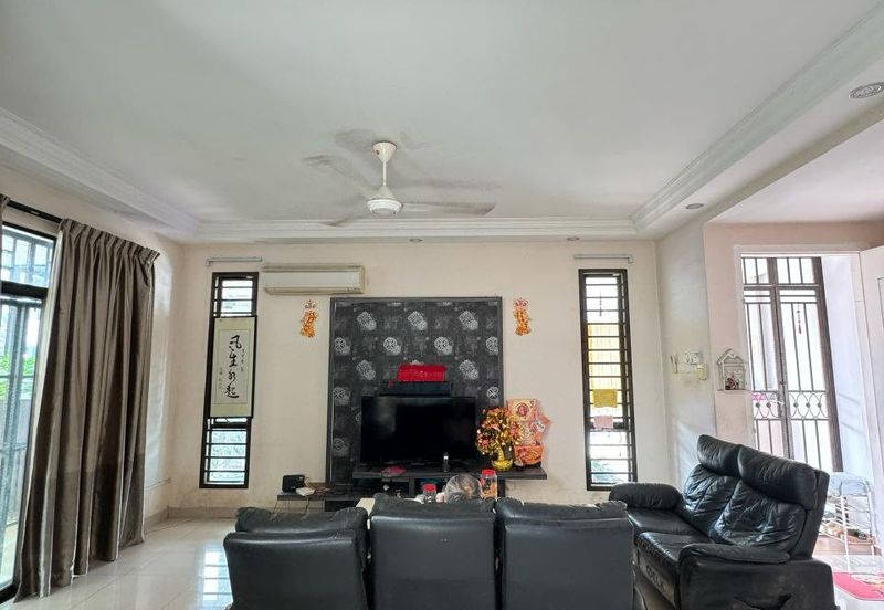 Maple Red, Adda Heights