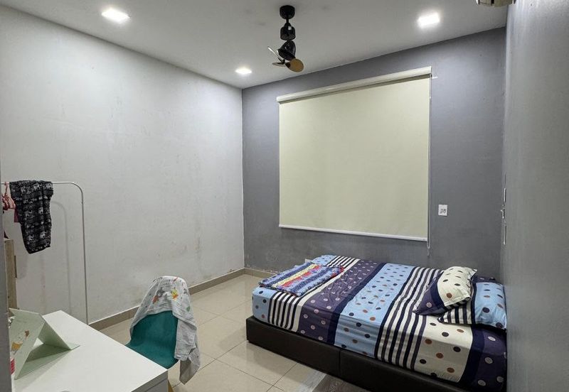 Maple Red, Adda Heights