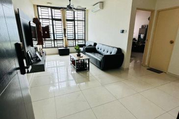 D'Summit Residences @ Kempas Utama