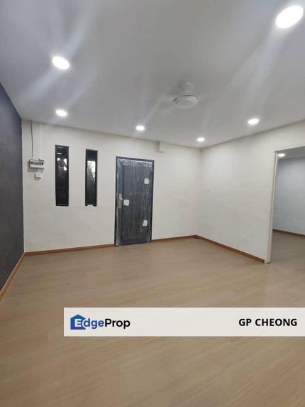 Flat Selesa Jaya  Blok 17 Ground Floor  2 Bedroom 1 Bathroom 500 Sqft  Freehold  asking RM208k., Johor, Skudai
