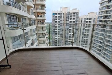 Baypoint @ Country Garden Danga Bay