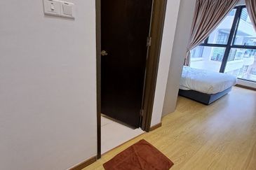 Baypoint @ Country Garden Danga Bay