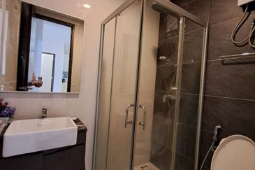 Baypoint @ Country Garden Danga Bay