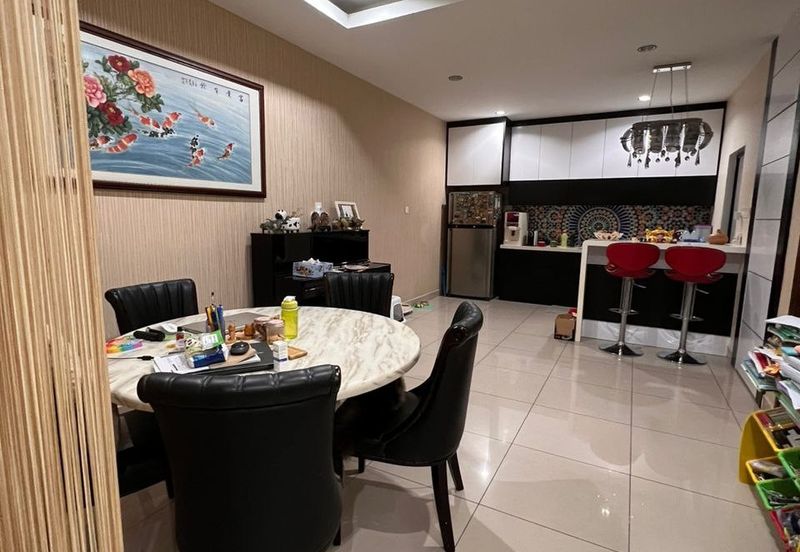 Maple Red, Adda Heights