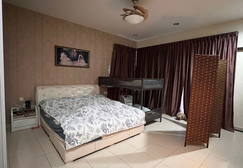 Maple Red, Adda Heights