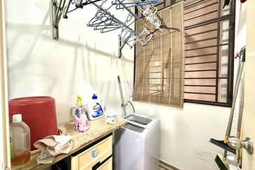 D'Summit Residences @ Kempas Utama