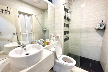 D'Summit Residences @ Kempas Utama