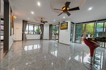 Jalan Ambang @ Horizon Hills Double Storey Corner lot unblock View House for Sale. Renovated RM500k with approval CCC