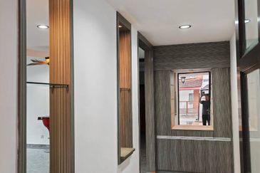 Jalan Ambang @ Horizon Hills Double Storey Corner lot unblock View House for Sale. Renovated RM500k with approval CCC