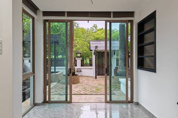 Jalan Ambang @ Horizon Hills Double Storey Corner lot unblock View House for Sale. Renovated RM500k with approval CCC