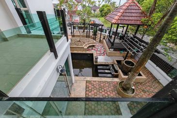 Jalan Ambang @ Horizon Hills Double Storey Corner lot unblock View House for Sale. Renovated RM500k with approval CCC