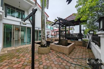 Jalan Ambang @ Horizon Hills Double Storey Corner lot unblock View House for Sale. Renovated RM500k with approval CCC