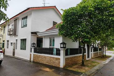 Jalan Ambang @ Horizon Hills Double Storey Corner lot unblock View House for Sale. Renovated RM500k with approval CCC