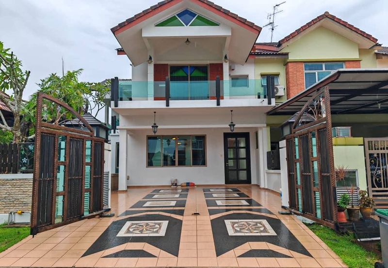 Jalan Ambang @ Horizon Hills Double Storey Corner lot unblock View House for Sale. Renovated RM500k with approval CCC