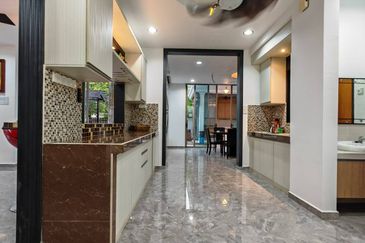 Jalan Ambang @ Horizon Hills Double Storey Corner lot unblock View House for Sale. Renovated RM500k with approval CCC