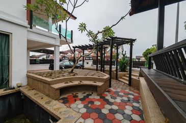 Jalan Ambang @ Horizon Hills Double Storey Corner lot unblock View House for Sale. Renovated RM500k with approval CCC