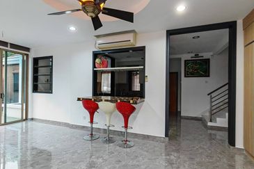 Jalan Ambang @ Horizon Hills Double Storey Corner lot unblock View House for Sale. Renovated RM500k with approval CCC