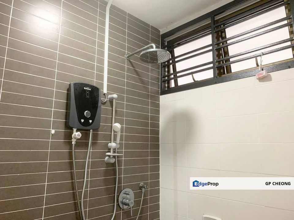 Palazio Service Apartment at  Mount Austin JB, Studio 484 sqft with 1x Car park for sale.  Asking 255K, Johor, Johor Bahru